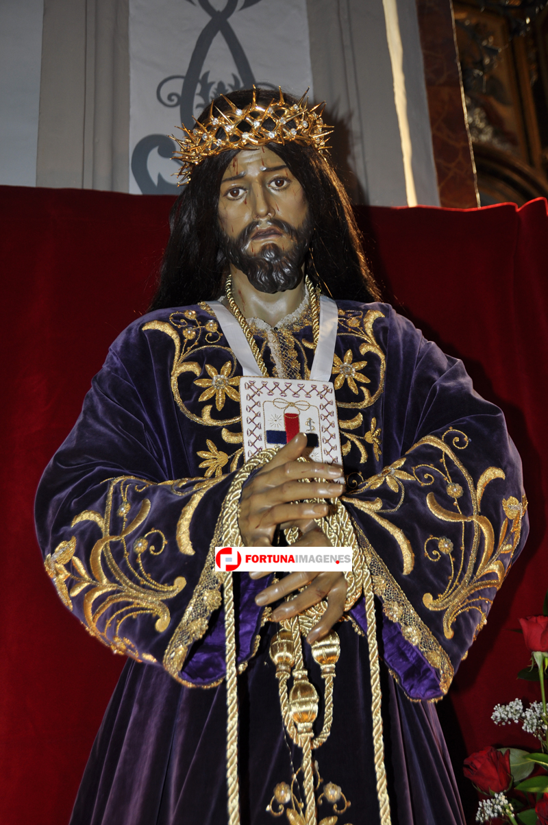 Besapie a Nuestro Padre Jesús Nazareno 2013